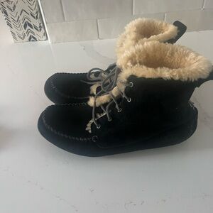 Women’s black lace up moccasins. Size 10. Used - very good condition.